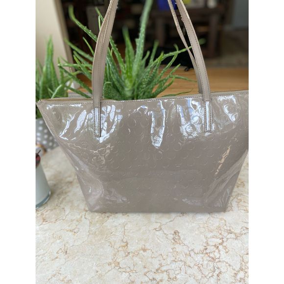 Kate Spade patent leather tote handbag- beige - tan - Picture 2 of 16
